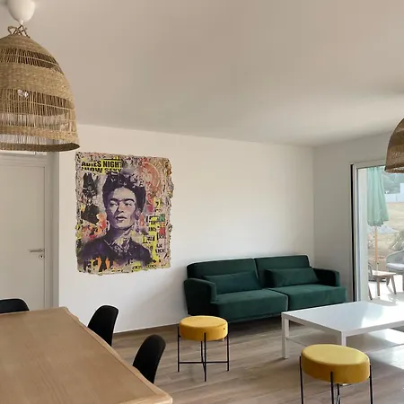 Frida Des Valleciana Villa